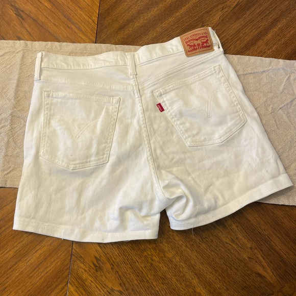 Levi's Pants - LEVI’S wedgie straight white shorts